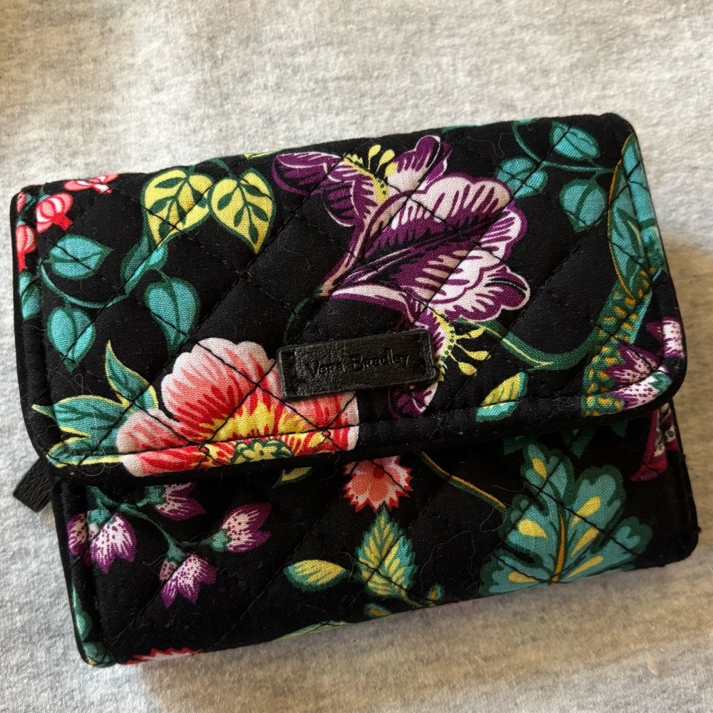 🌸 Vera Bradley Euro Trifold RFID Wallet 🌸